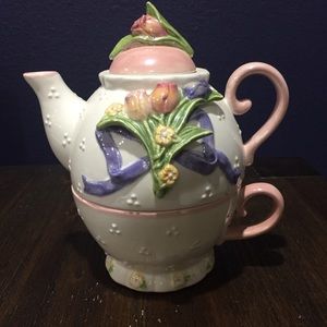 Bella Casa teapot and cup
